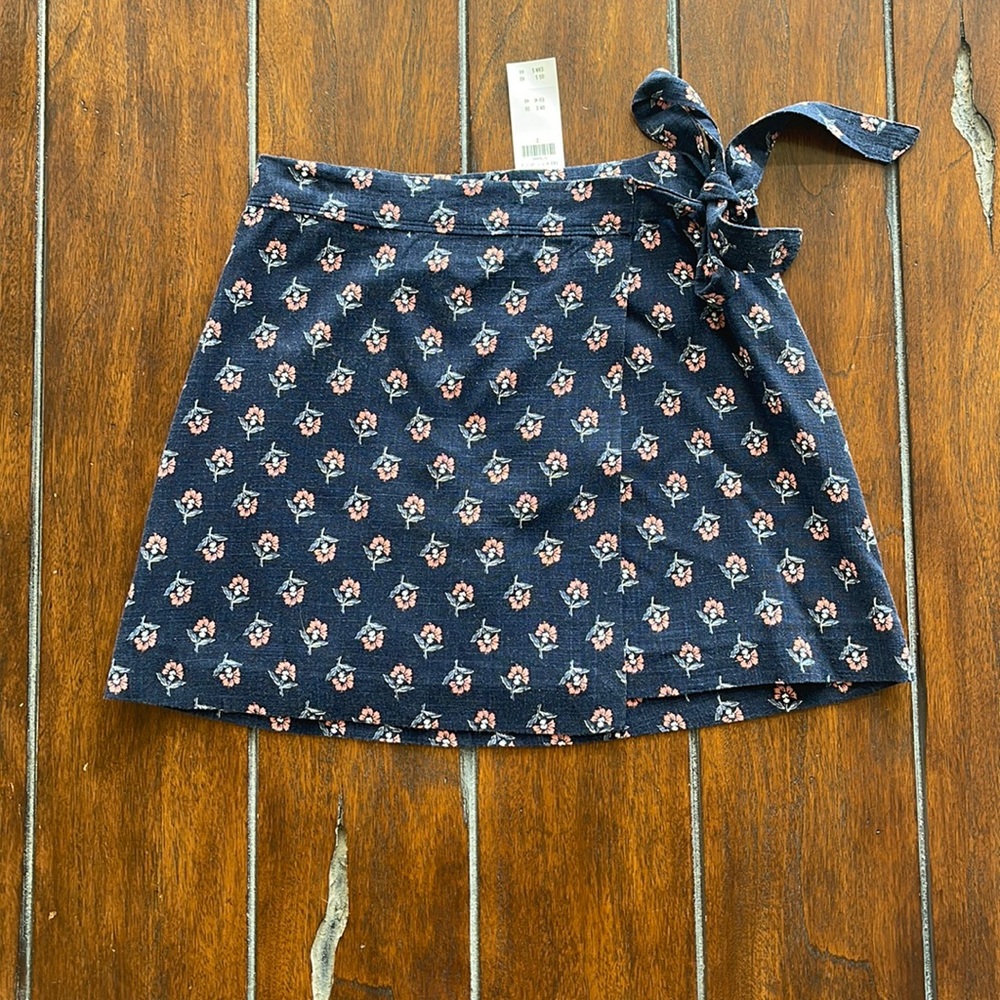 Abercrombie and Fitch Size 2- NWT